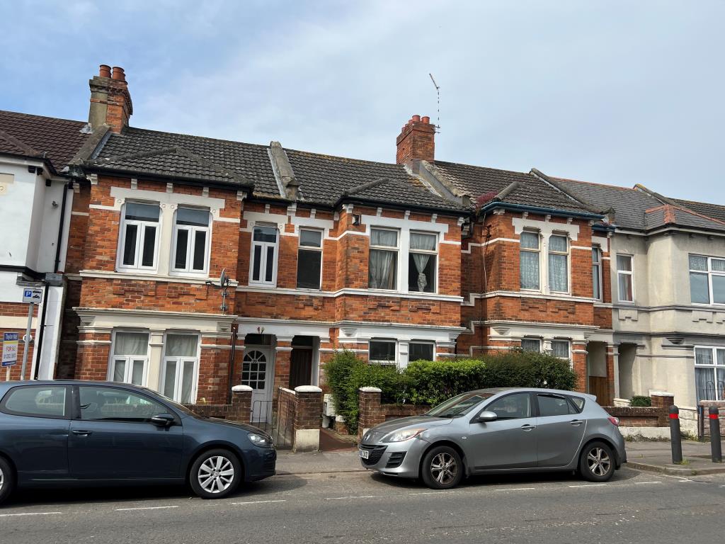 Lot: 82 - HOUSE FOR IMPROVEMENT - Three Bedroom House in Need of Improvement In Bournemouth
